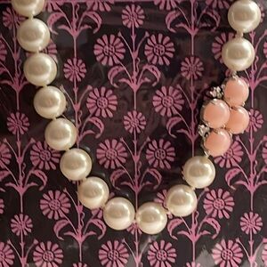 FAUX PEARL NECKLACE